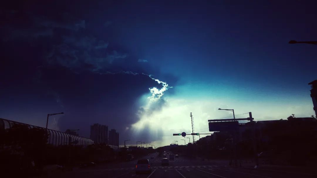 宏观经济学要解决的四大问题,中国当前宏观经济学存在的问题