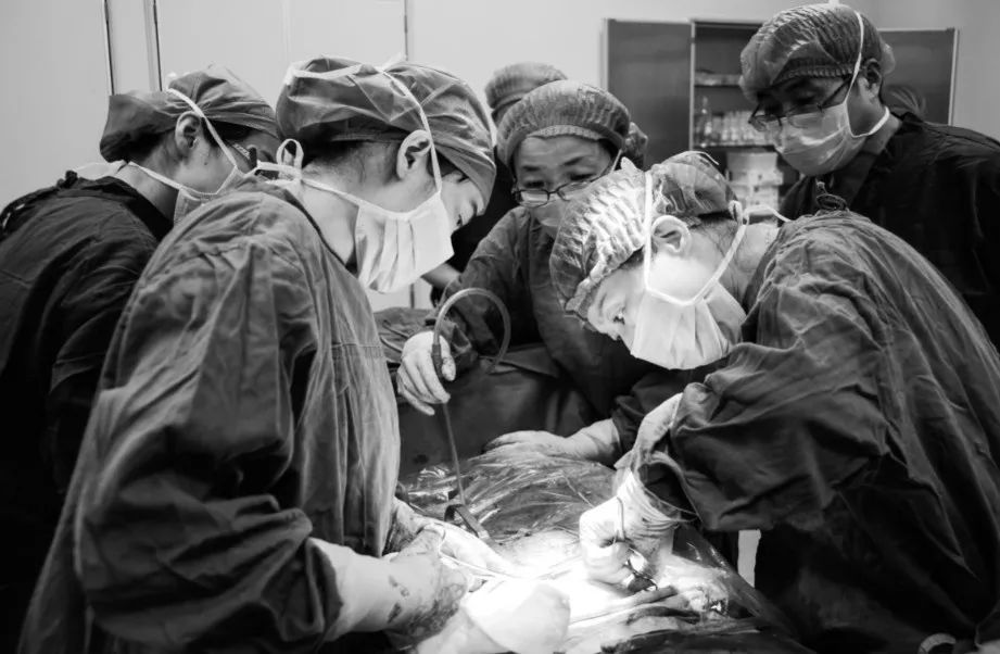 假日不休息服务不打烊,假期不打烊致敬坚守岗位的他们