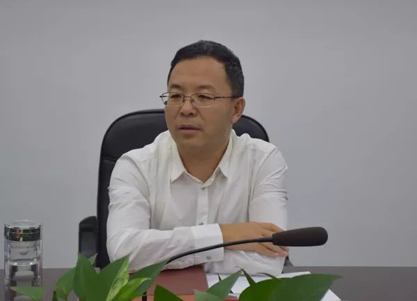 阿鲁科尔沁旗委副书记、政府旗长孟晓冰深入矿山企业进行调研