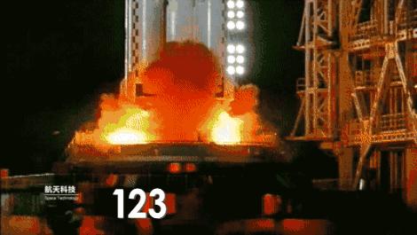 她刚开始向我表白,她很主动的跟我表白