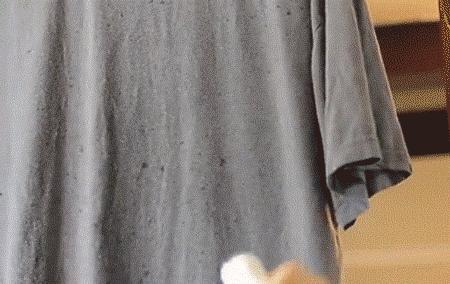 衣服皱巴巴的又没熨斗怎么办,衣服皱巴巴的出新招