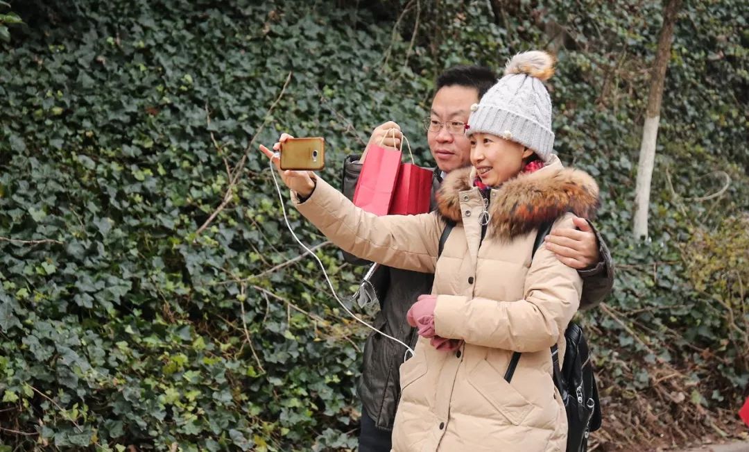 今天鸡鸣寺人还多么,今晚鸡鸣寺人多吗