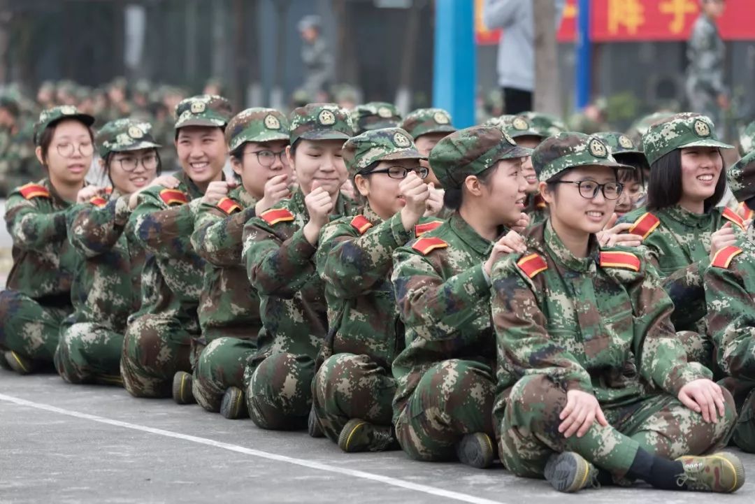 我们的军训时光英姿飒爽,我的军训生活的军训日记