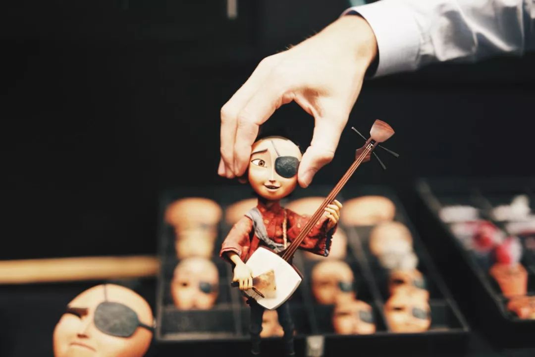 拍不好《大黄蜂》就回家继承2000亿家产！美国王思聪的逆天人生