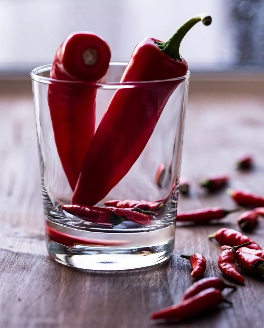 唇裂唇干用什么口红,长期唇干唇裂脱皮怎么回事