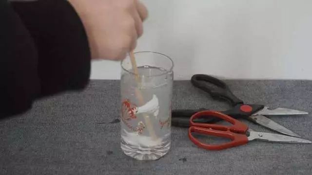 剪刀生锈怎么办不用白醋或小苏打,剪刀生锈解决小技巧图片