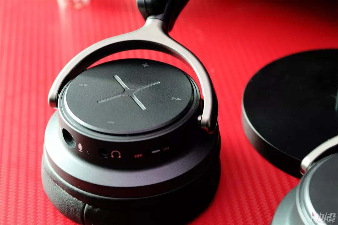 一千以内外设三件套,一千左右的全套外设