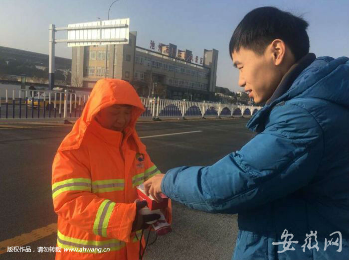 送上爱心物资传递温暖关爱,池州传递正能量