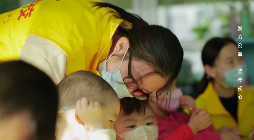 穷且益坚,困而兼爱,抗癌斗士刘正琛用公益传递爱心