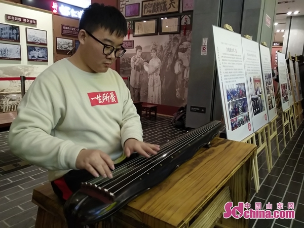 青岛市南区文艺轻骑兵新春文化大集展示20项“非遗”项目