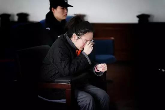 女主播网上代购、售卖“蓝精灵”受审！国外处方药切勿轻易找代购！