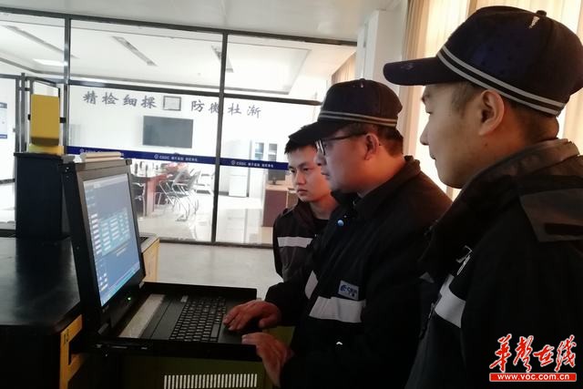 探伤工张金成：“动车医生”如何把脉车轮安全