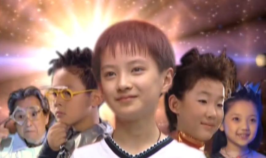 小时候暗恋班上的一个女生,14岁女同学坚信全班都暗恋她