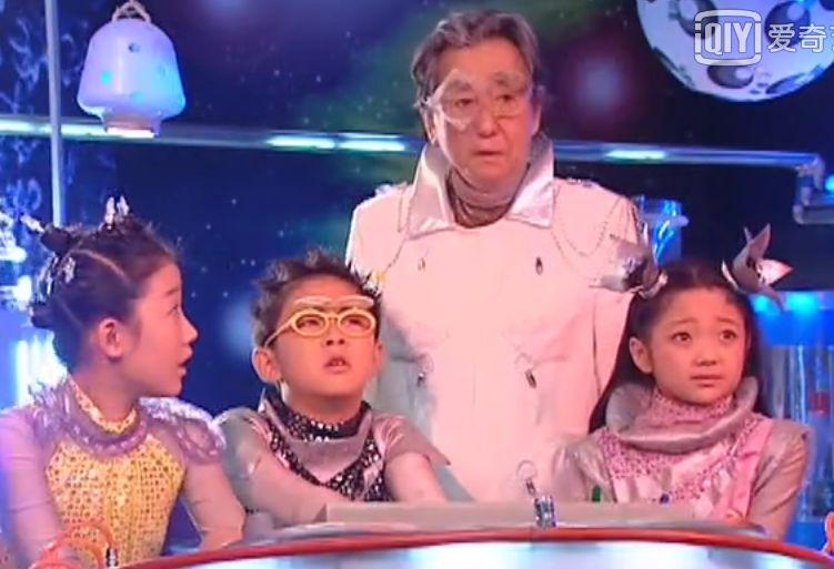 小时候暗恋班上的一个女生,14岁女同学坚信全班都暗恋她