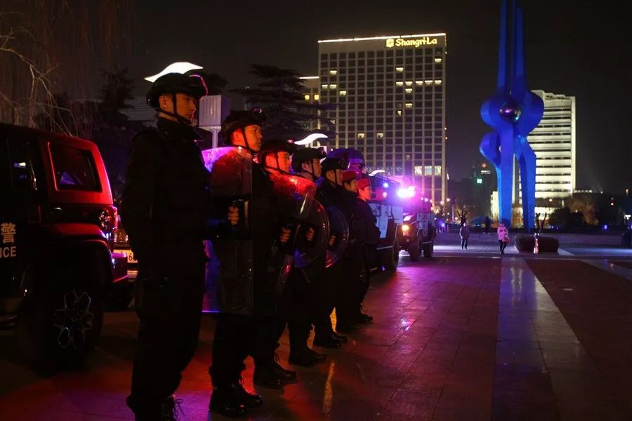 济南大明湖相亲相爱一家人,相亲相爱一家人济南