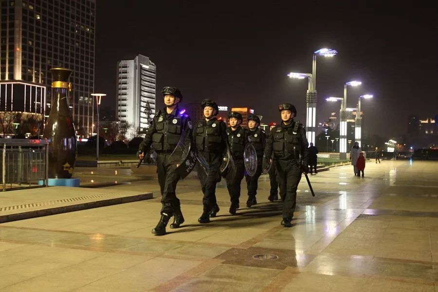 济南大明湖相亲相爱一家人,相亲相爱一家人济南