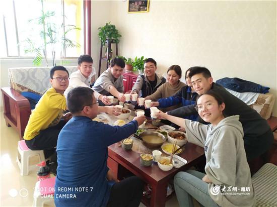 新春走基层情暖沁人心,新春走基层浓浓思乡情温暖回家路