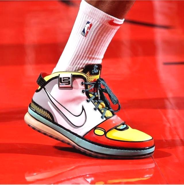 aj球鞋好还是乔丹篮球鞋好,aj还是yeezy穿着舒服