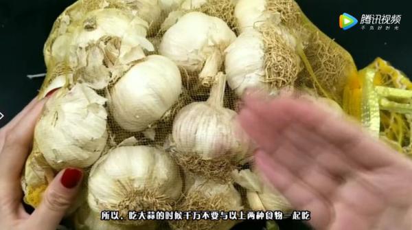 大蒜不能和茄子吃么,大蒜不能和什么水果一起吃