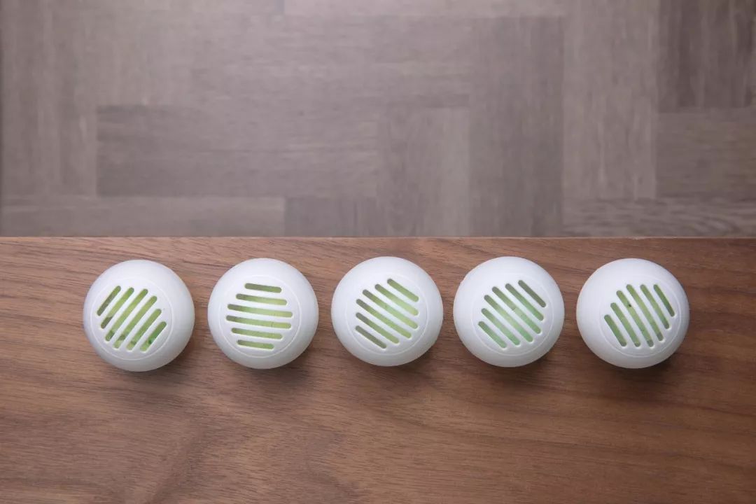 这颗小白球，居然彻底治愈了我的脚臭，日本家庭必备的除臭杀菌神物，三分钟还你一个清新的“脚气”！