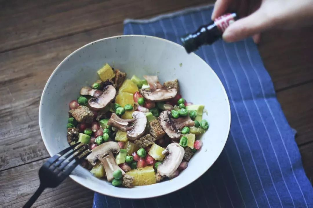 出租屋改造捡破烂,靠捡废品装修