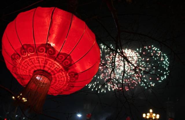 闹元宵猜灯谜线上线下乐不停,元宵猜灯谜的套路要怎么猜