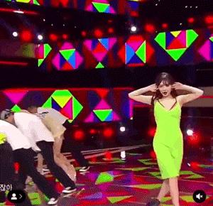 泫雅衣着,泫雅衣服怎么搭配