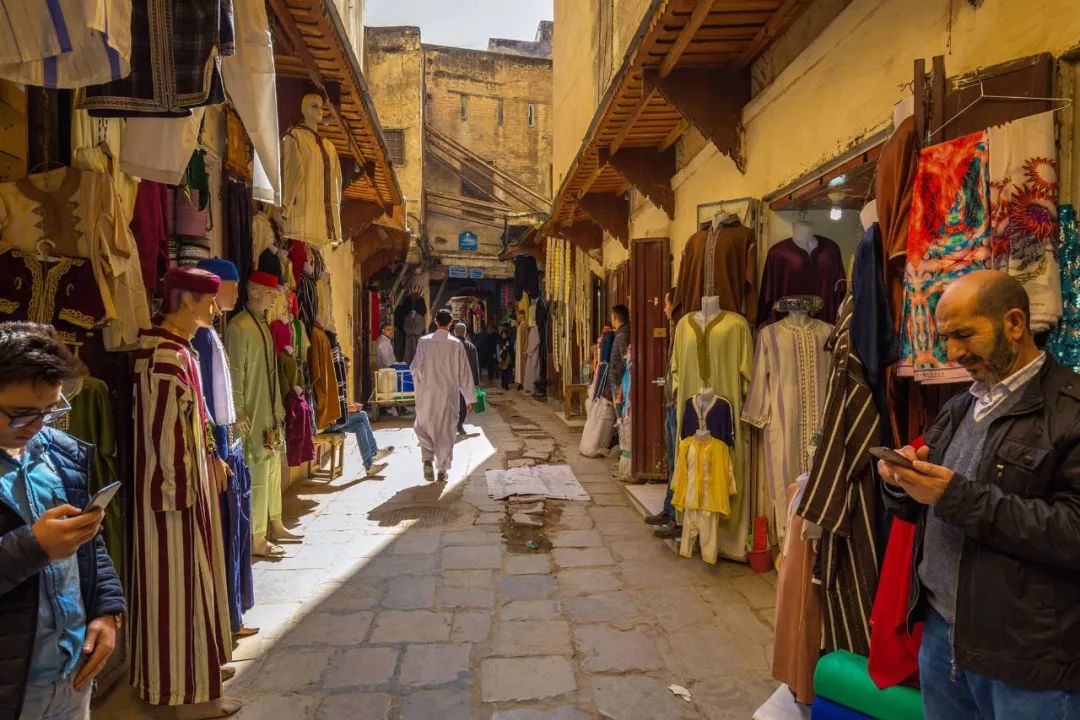 这座城是“好色”者的天堂，带上相机，并且小心！