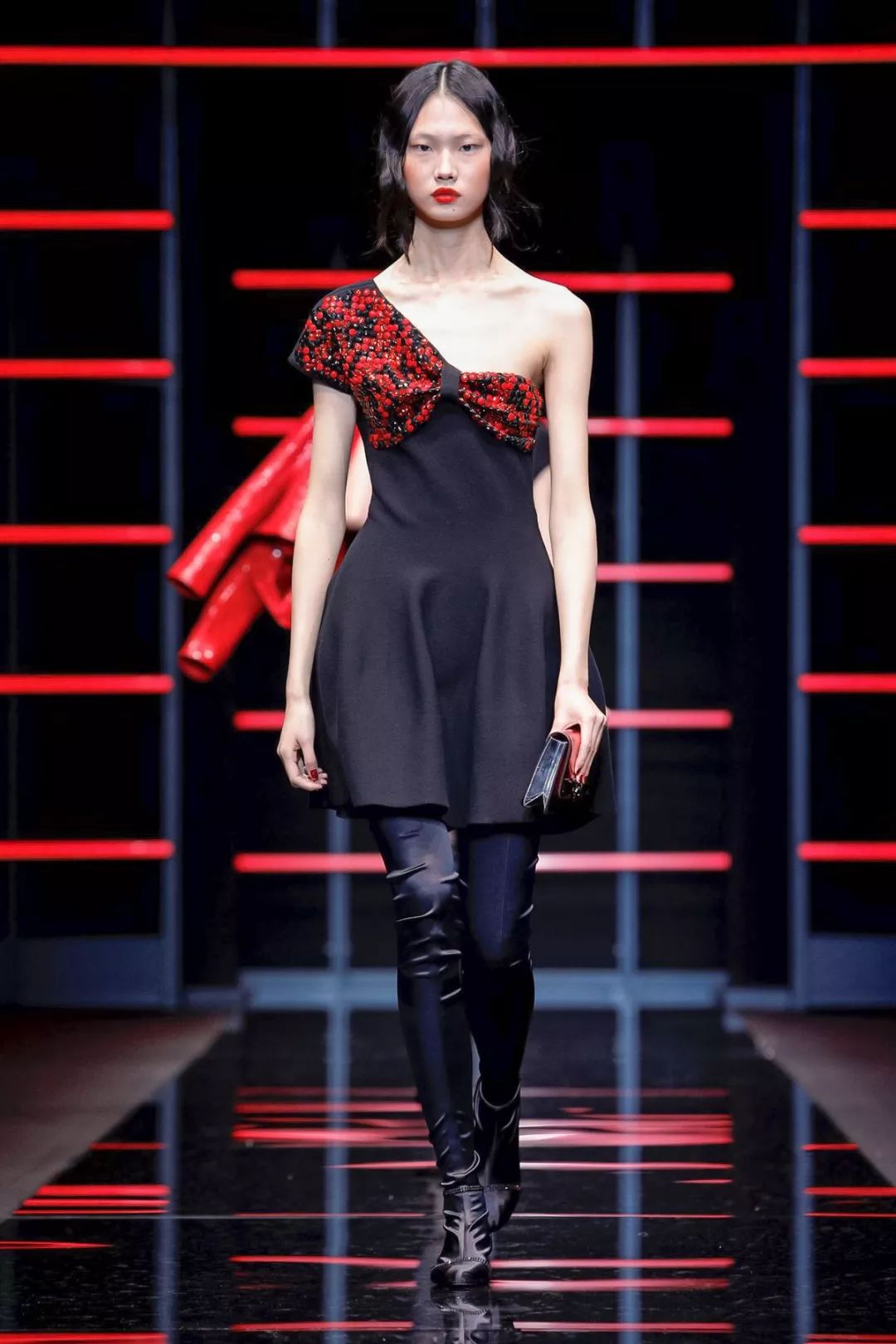 看完这场EmporioArmani，我终于感受到自由女性的魅力