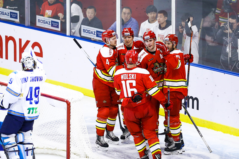 KHL-万科龙迎战阿斯塔纳雪豹点球定胜负赛季收官感谢球迷一路陪伴