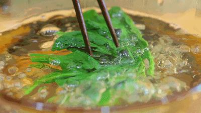 馄饨馅怎么调好吃教程窍门,大厨馄饨馅的调制做法