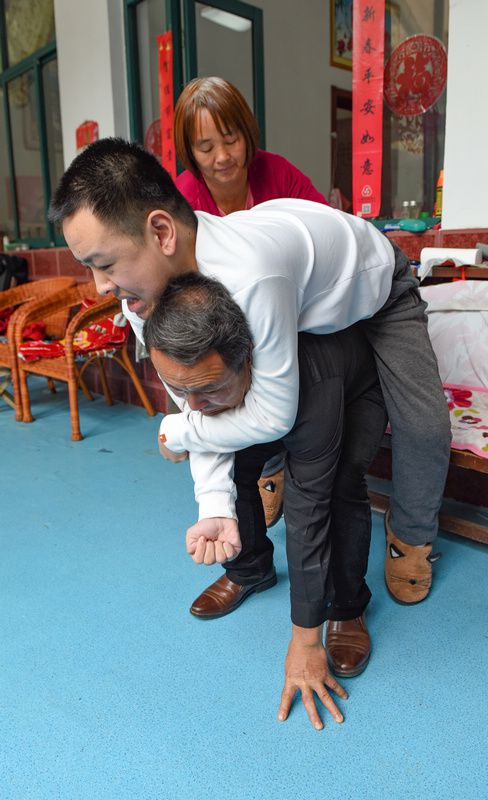 临沂乡村教师自学中医苦练医术为子续命