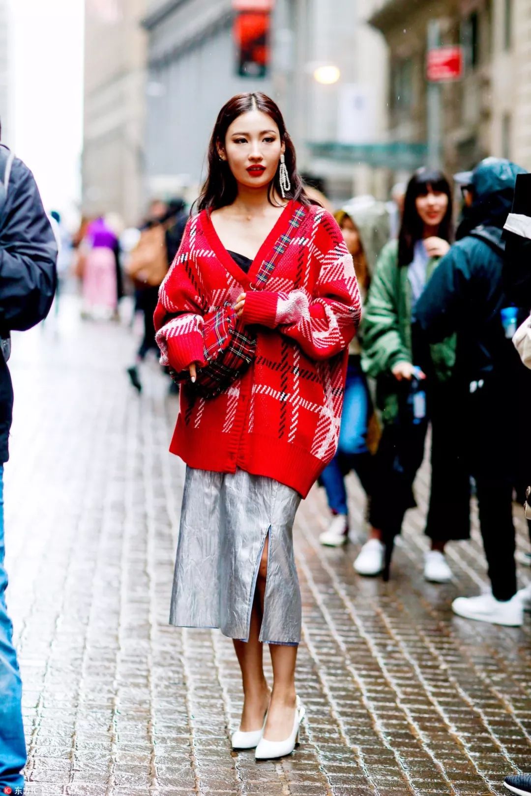 明星穿高级感针织开衫,明星同款街拍针织开衫