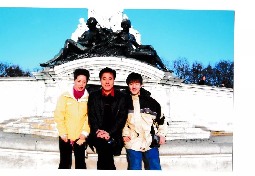 杨立新杨玏封面春运,杨立新杨玏一起拍电视剧