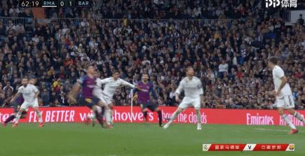 巴萨一肘干翻拉莫斯,以牙还牙霸气反击