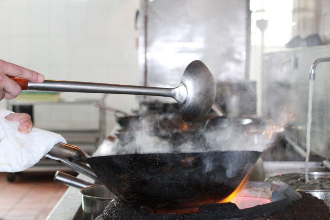 咥一碗西安羊肉泡馍,咥一碗牛羊肉饸饹面