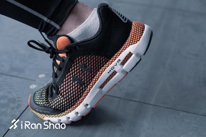 跑鞋nikezoomx三代,跑鞋幻影和绝尘2哪个好