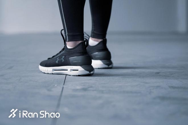 跑鞋nikezoomx三代,跑鞋幻影和绝尘2哪个好