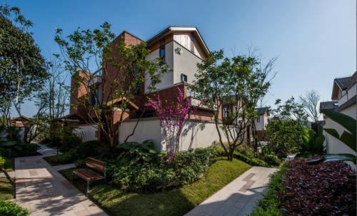 房企逐鹿旧改蓝海能否躺赢,今年上半年房企积极布局城市更新