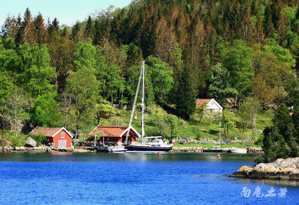 你敢站在悬崖边拍视频吗,你敢站在房顶边缘吗