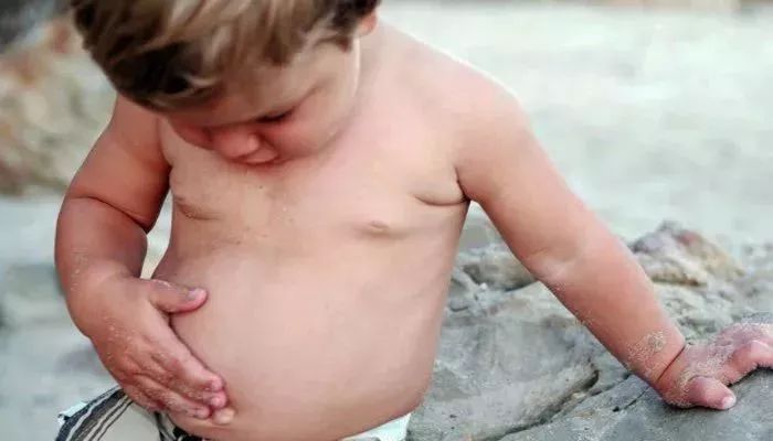 “妈，我的小鸡鸡好像发炎了……”这位妈妈的回应令人愤怒