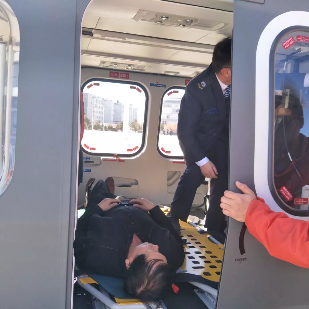 直升机撤离后是什么样子,直升机对地俯冲