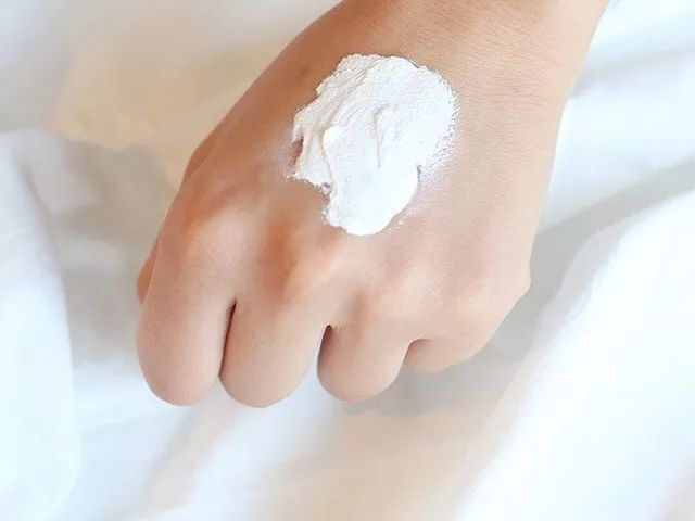 火山盐泥洗面奶,火山泥洗面奶与火山岩浆