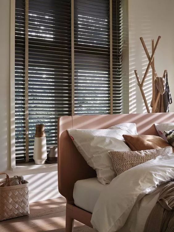 新房装修不要装窗帘了费钱又难看,家里装修窗帘好难选择呀