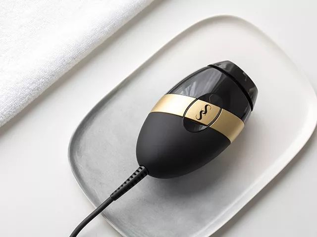 让我在你的肌肤上滑行，抚平每一个毛孔