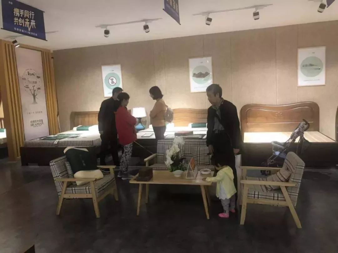 这位朋友为什么一定要从香港来这里买家具！？