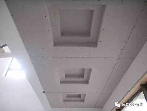 石膏吊顶打开了修复最佳办法,石膏板吊顶一块块发黄