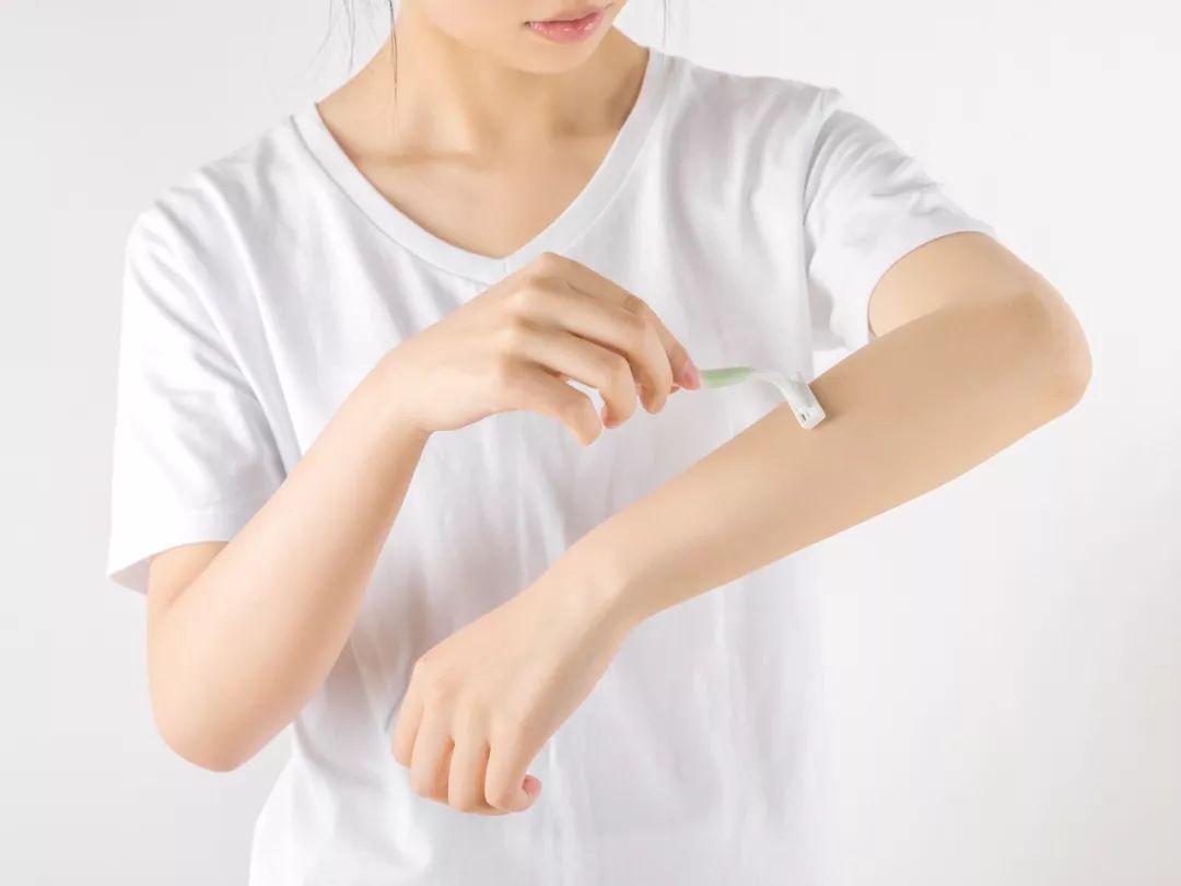 让我在你的肌肤上滑行，抚平每一个毛孔