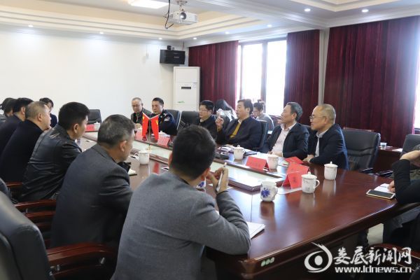 “三进”春天丨吴建平深入企业社区检查指导工作