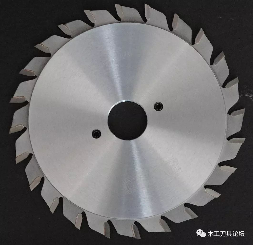 锯片几何参数、锯齿数、锯齿形状、进给速度等都是影响质量的因素